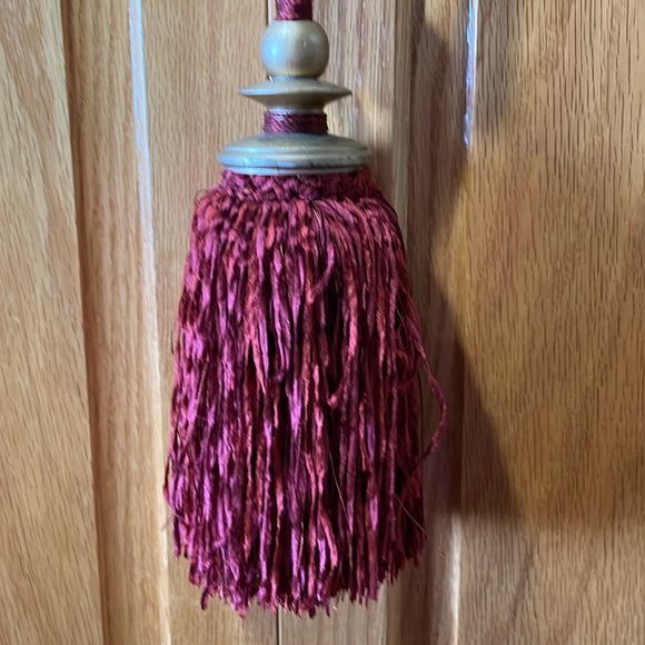 Luxury 23” Burgundy Rope Tieback with Fringed Tassel - Picture 2 of 7